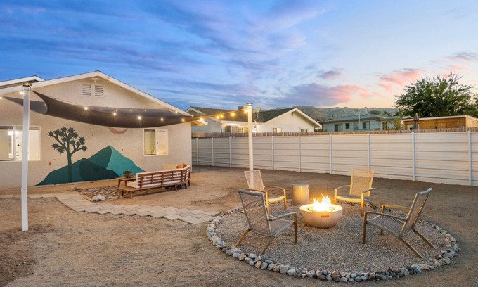 Joshua Tree House | 🌵🍊Tangerine House - Hot Tub, Fire Pit, BBQ!🍊🌵