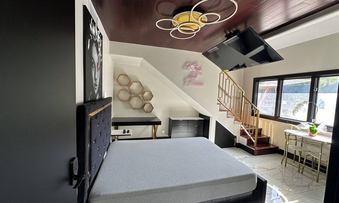 Bonita Apartment | The Andrea Room: Chic studio with AC, fitness room, WiFi in lovely Bonita