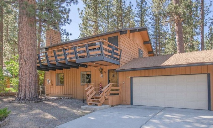 Big Bear Lake Cabin | The Avalon Retreat + Huge Yard + Patio/BBQ+Firepit