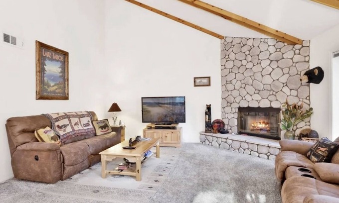Moonridge Cabin | The Bear Meadows Townhome! Walk to Bear Mountain!