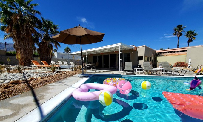 Racquet Club Estates House | The Famous "Rat Pack" Mid Mod 1959 Pool Home
