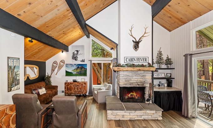 Summit Estates Cabin | The Goggle Tan Condo by Destination Big Bear : Steps from Snow Summit Resort! 80s Arcade Game! Ski-In/Ski-Out! Wifi & Cable!