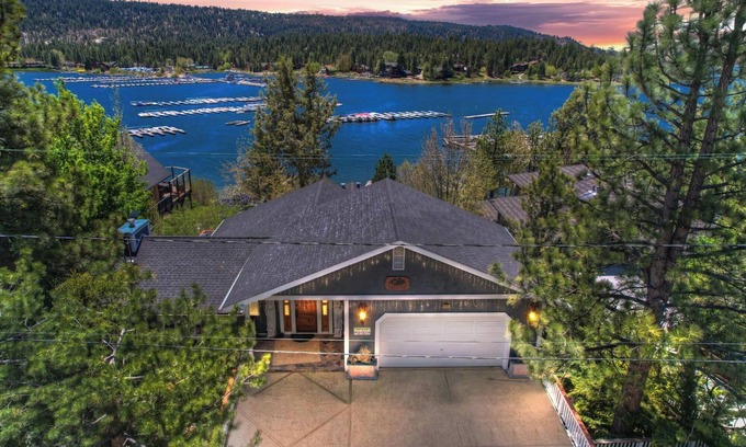 Big Bear Lake Cabin | The Great Gatsbear Cabin by Destination Big Bear : 5 Star! High End! Dock! Theater! Hot Tub! Lake! Gourmet Kitchen! BBQ! Lux!