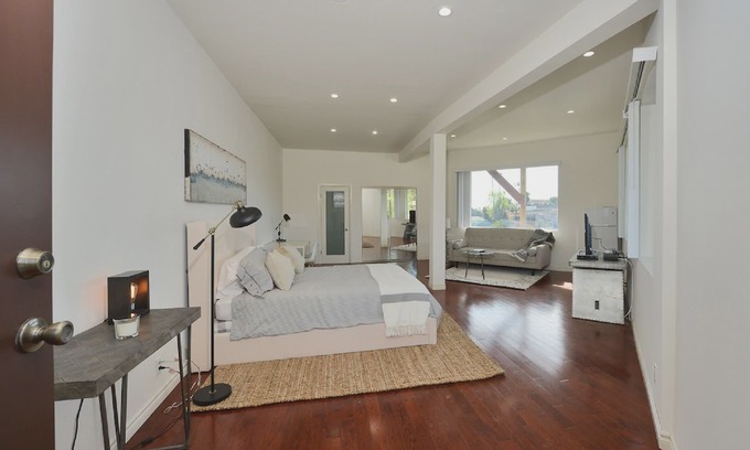 Hollywood Dell House | The Great Hollywood Hills Secluded Private Guest House + Incredible Views