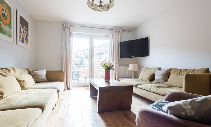 Elephant and Castle House | The Hampton Residence