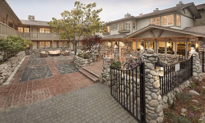 Golden Rectangle Hotel | The Hideaway