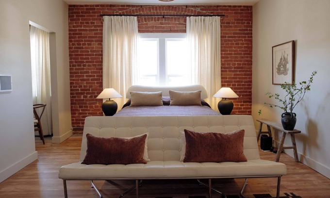 Hollywood Apartment | The Hollywood Sign Lookout