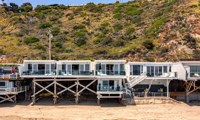 Eastern Malibu Condo | The Malibu 5 - Buyout - 5 Beachfront units w pvt balcony, parking, beach access