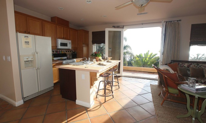 Malibu Apartment | The Mermaid House - Getaway - Surfers Heaven - 28 Day Minimum rental