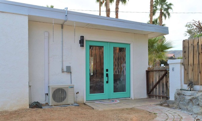 Cathedral City Cove House | THE MINT ESCAPE SUITE - CASITA