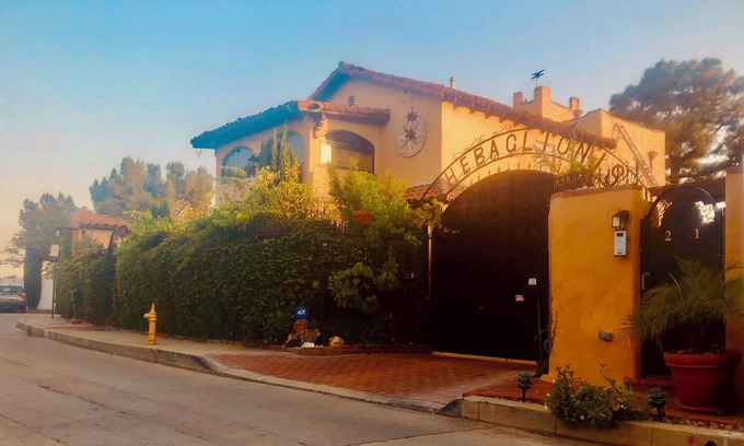 Hollywood Heights Apartment | The Ultimate Hollywood Hills Paradise: A Stylish Suite & Patio with Epic Views!
