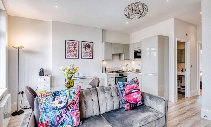 Hampstead Condo | The Village Vixen Hampstead - by Out of Office Lifestyle