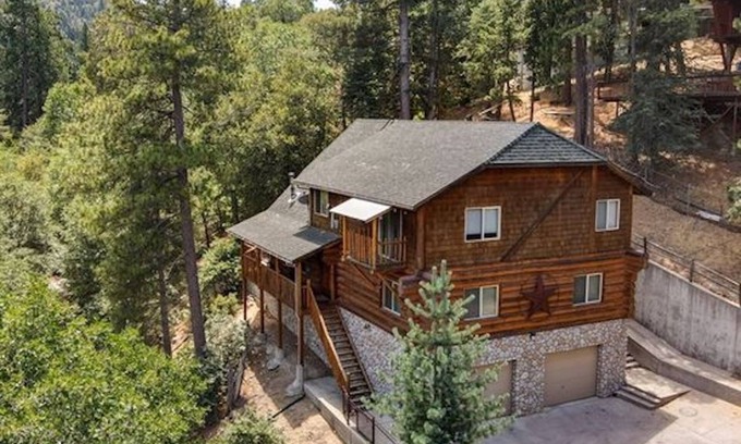 Crestline Cabin | The WIld West Cabin Retreat - a mountain getaway π