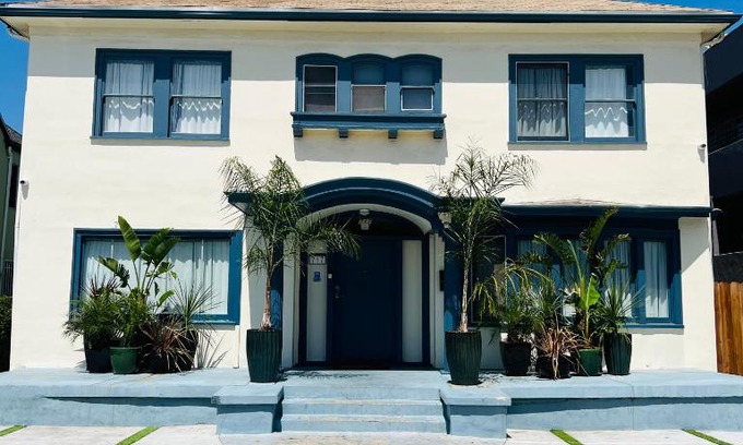 Greater Wilshire - Hancock Park Hostel | The Wilshire Metro