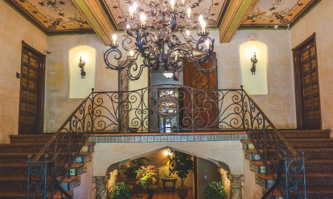 Beverly Hills Apartment | Top Floor Corner Unit