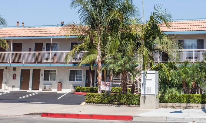 Northwest Anaheim Hotel | Travelodge by Wyndham Fullerton Near Anaheim