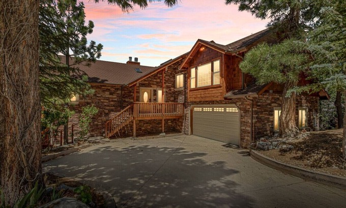 Upper Moonridge House | Treetop Oasis + Hot Tub + Lake Views +EV + A/C