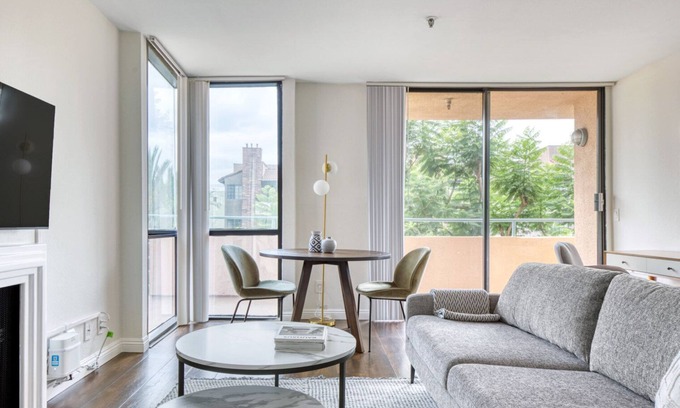 Hollywood Hills West Apartment | Trendy Hollywood 1BR w/Pool, walk to metro, restaurants, by Blueground