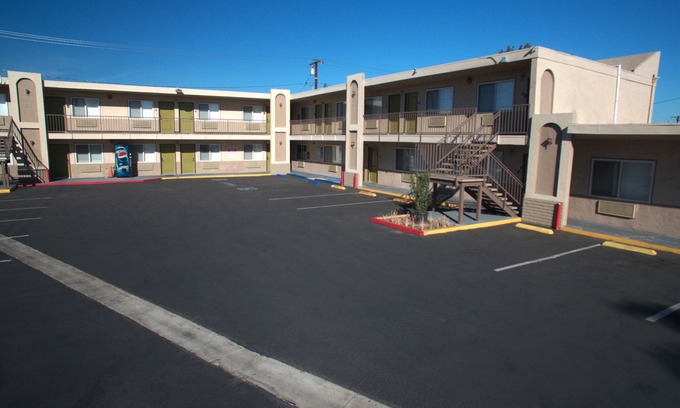 Garden Grove Hotel | Tropic Lodge