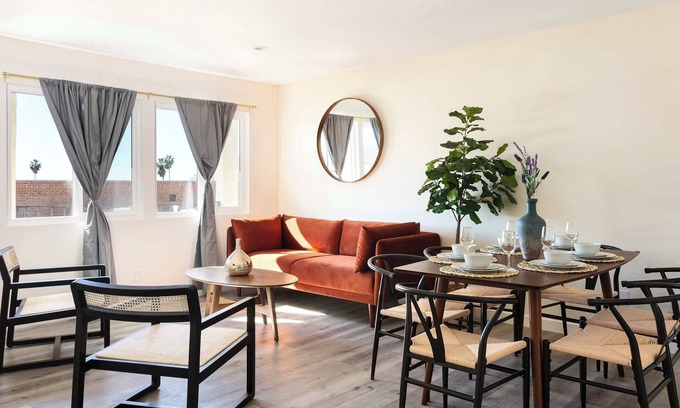 Citrus Grove House | Unwind in Spacious 2BR Apt | Sleeps 6 + Parking