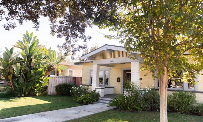 Anaheim Colony Historic District House | 149 m² Bungalow ∙ 3 bedrooms ∙ 9 guests