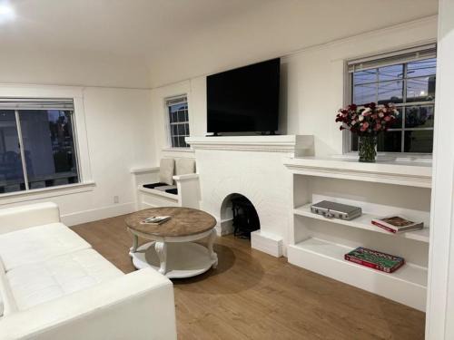 Wilshire Hostel | USC Olympic Pico House