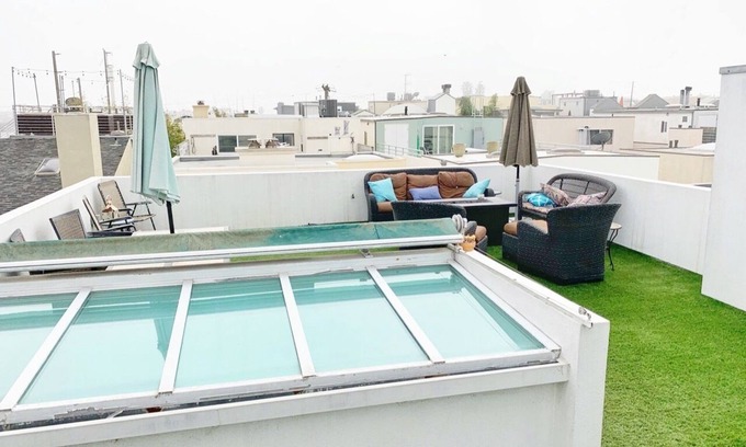 Marina Peninsula House | Venice Beach House w/Private Rooftop and Garage
