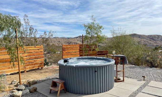 Morongo Valley House | šµ Verdin's Nest - Romantic Retreat w/Hot Tub Under the Stars! šµ