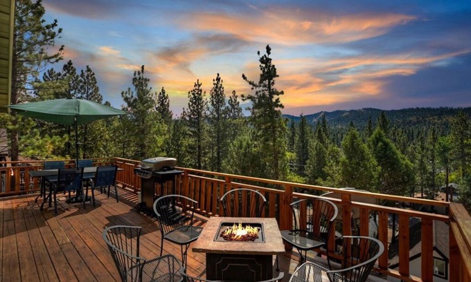 Big Bear Lake House | View Point - Hot Tub, Pool Table, Arcade Game, Slope Views
