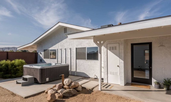Pioneertown Villa | Villa ∙ 2 bedrooms ∙ 6 guests