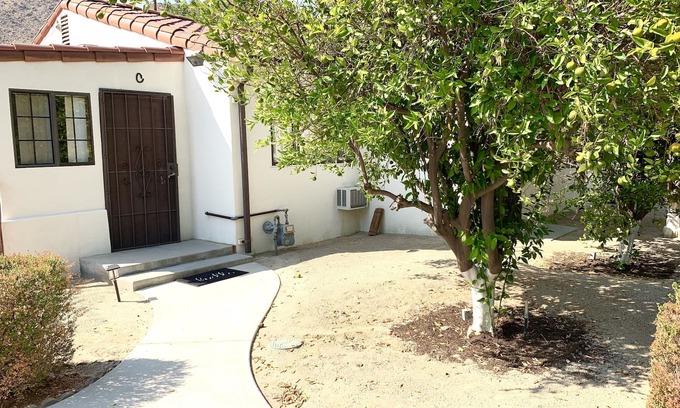 Historic Tennis Club Apartment | Villa C - a studio with kitchen. A few steps from downtown Palm Springs! π