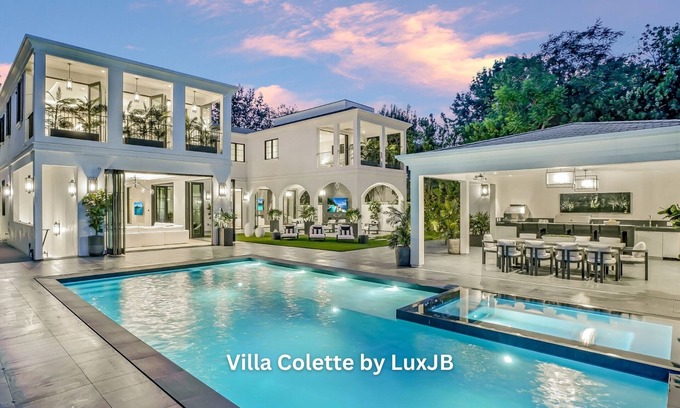 The Flats Villa | Villa Colette by LuxJB ๐ Beverly Hills Flats Mega Mansion ๐ Sleeps 18 ๐ 9 Beds