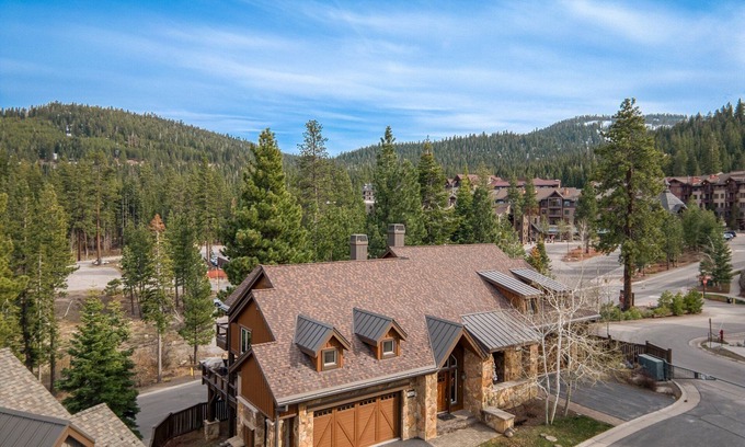 Truckee House | Village Walk - Private Hot Tub, HOA Amenities, Pet Friendly, Walk to Lifts!