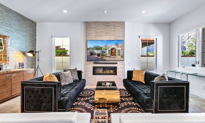 Historic Tennis Club Condo | Vista Montaña - Beautiful downtown townhome!