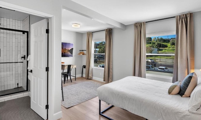 Vista Apartment | Vista Vacation Downtown Walkable Modern Escape
