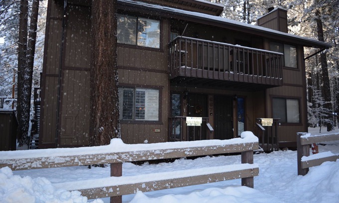 Summit Estates Condo | Walk to Snow Summit 3b 2b condo WiFi Sleeps 8