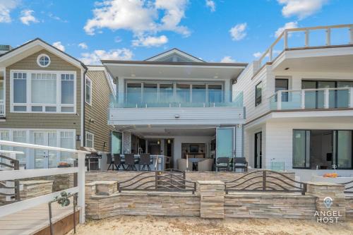 Balboa Peninsula House | Waterfront Beach House on Newport Bay with Hot Tub