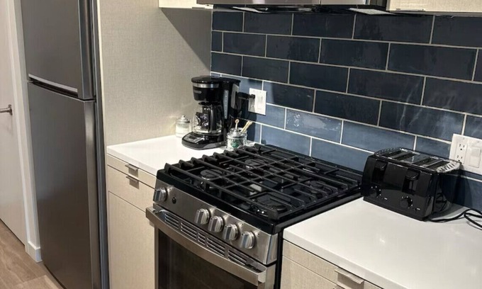 Hollywood Apartment | Welcoming 2-bedroom apartment in Los Angeles with WiFi Cassil 4