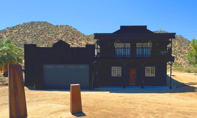 Pioneertown House | Western 3 Bedroom House in Pioneertown