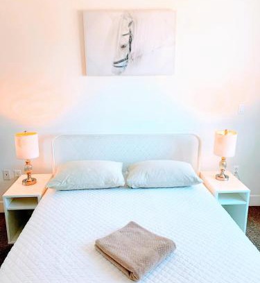 Hollywood House | Western Monroe