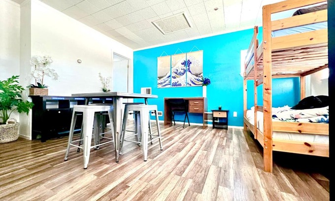 Sacramento Hostel | WHOLE Family - Rosemont