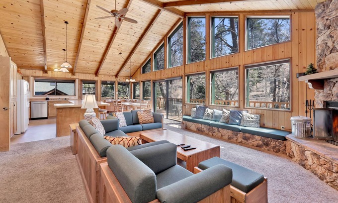 Upper Moonridge Cabin | Wodehouse Mountain Family Retreat at Big Bear Lake