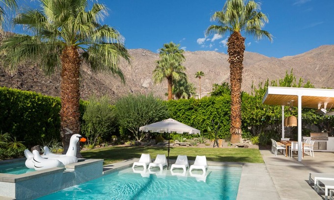 Vista Las Palmas House | Your Mid-Century Oasis in Palm Springs Awaits!