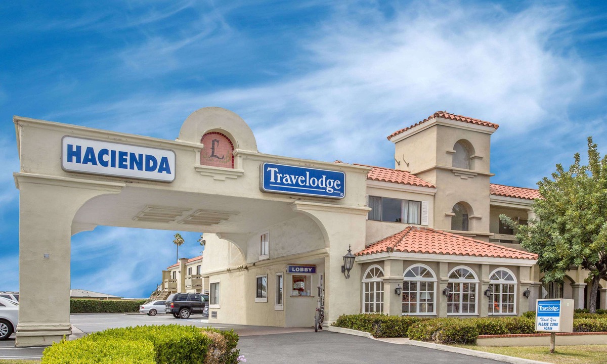 Downtown Hotel | Travelodge by Wyndham Costa Mesa Newport Beach Hacienda