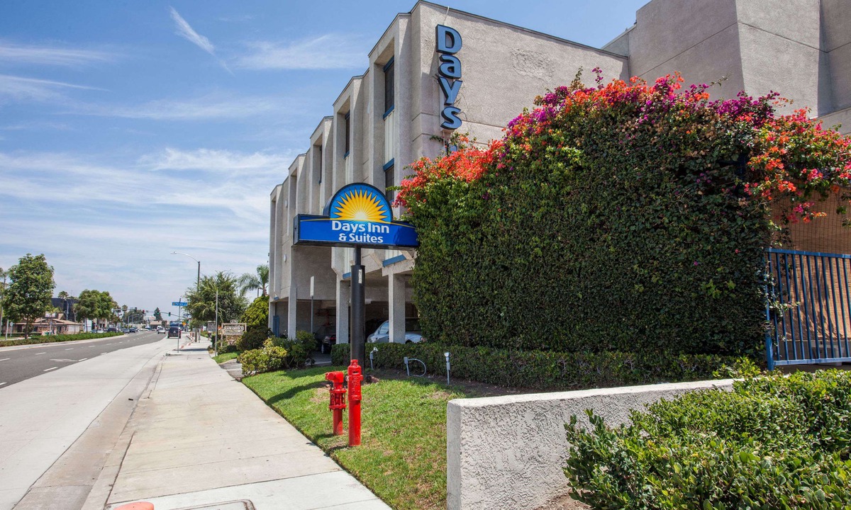 Orange Hotel | Days Inn by Wyndham Orange Anaheim