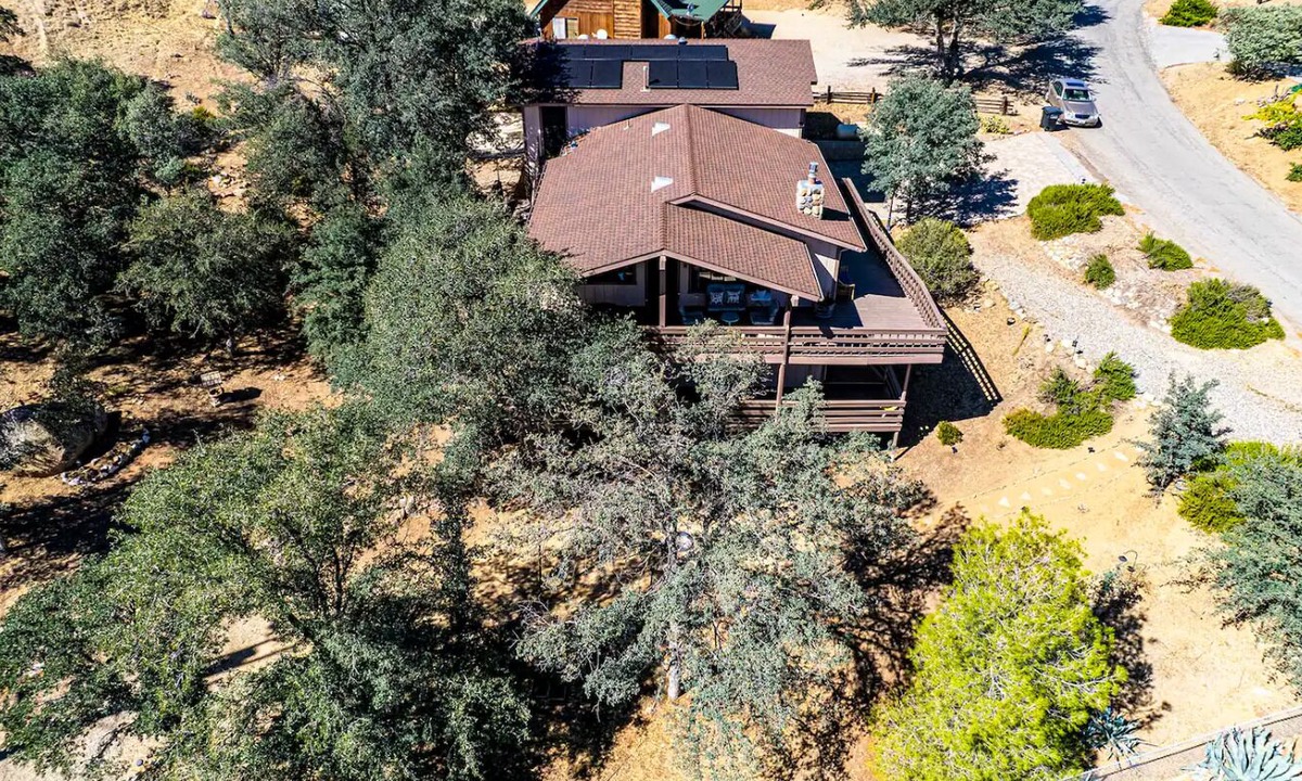 Kernville Cabin | Golden Deer Cabin: 3-Story Cozy Lodge, Game Room, Fire Pit, Mountain View, River