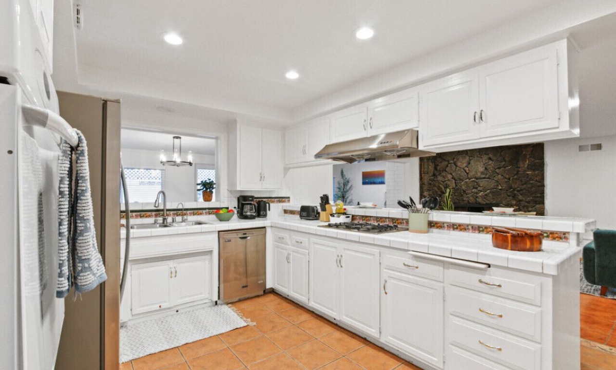 Hacienda Heights House | Sunlit Escape Pool with Spa tub BBQ - 4 bedrooms, Driveway Parking, Near Ahwingna Trail