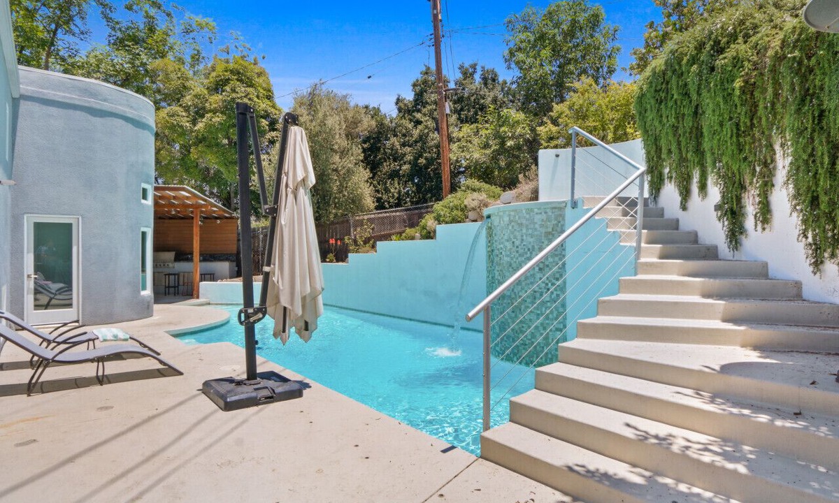 South Arroyo House | Alluring Grand Vista with Pools & King Beds