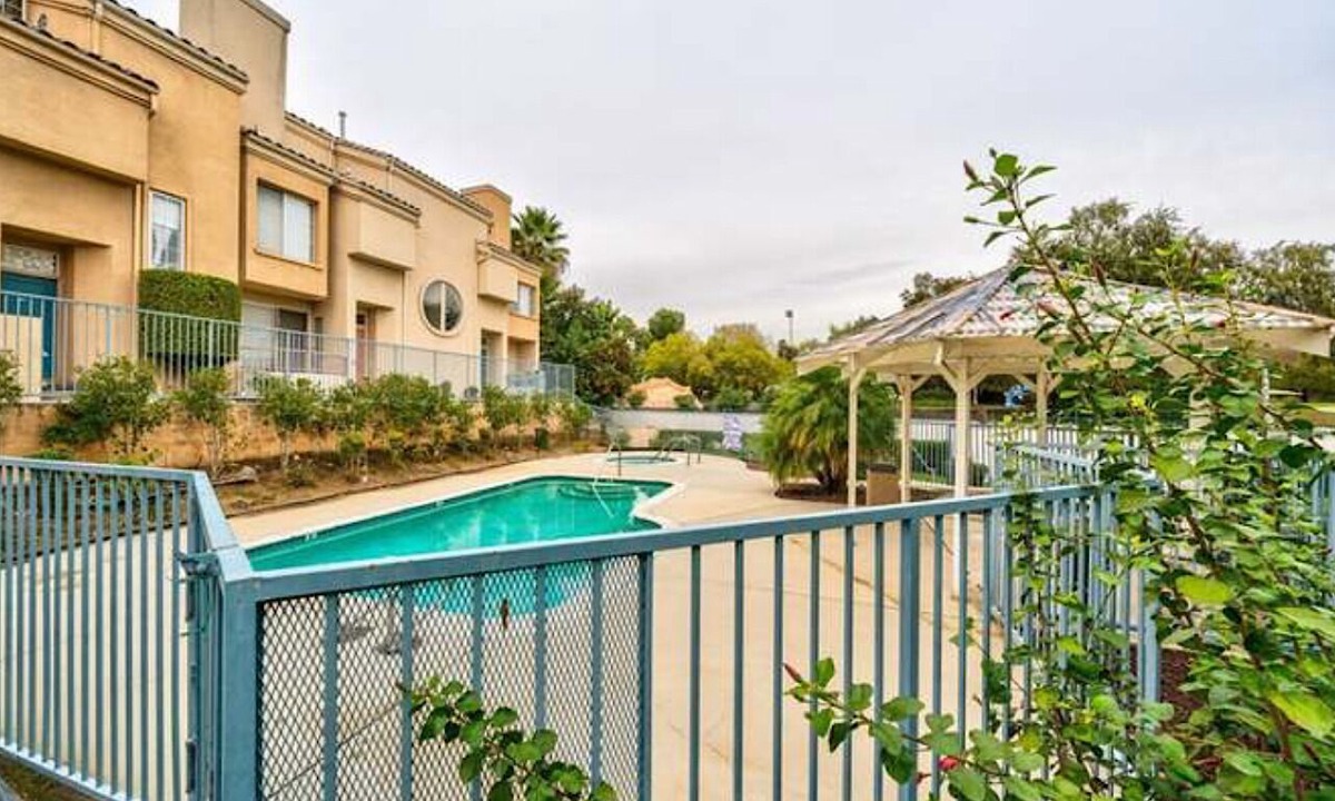San Gabriel House | Never China town. Spacious townhouses, Swimming pool