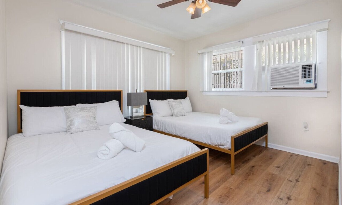 Vernon Apartment | Spacious 1 Bedroom in LA Sleeps 4